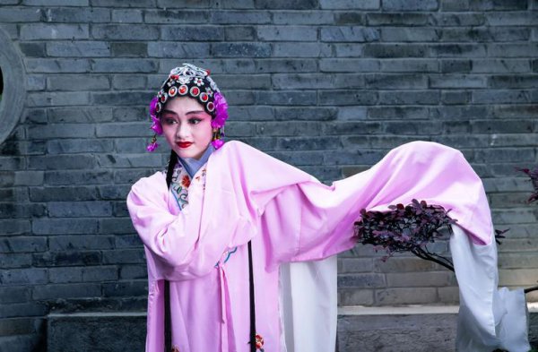 京劇的主要聲腔有哪兩種 屬于滇劇三大聲腔的有( )_川劇主要由昆腔什么組成五種聲調