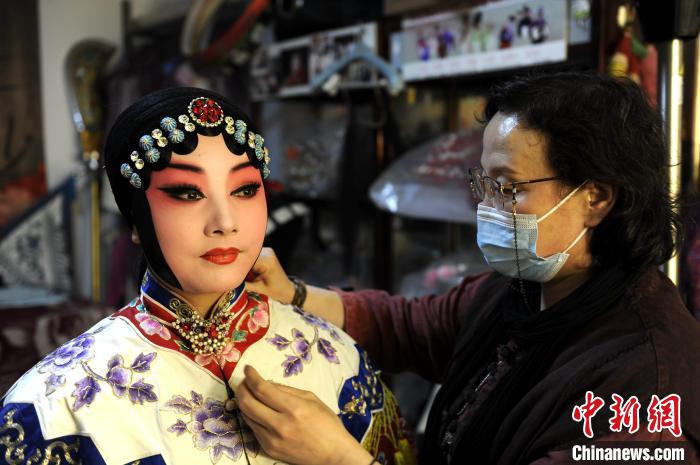 戲曲妝容師：用彩妝展現(xiàn)秦腔之美