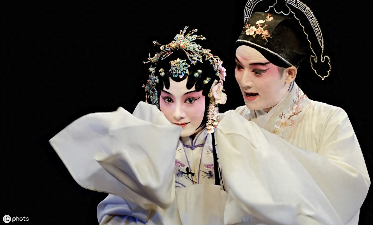 中國戲曲四大聲腔_戲曲聲腔最基本的元素_中國戲曲的聲腔經歷了由單曲體