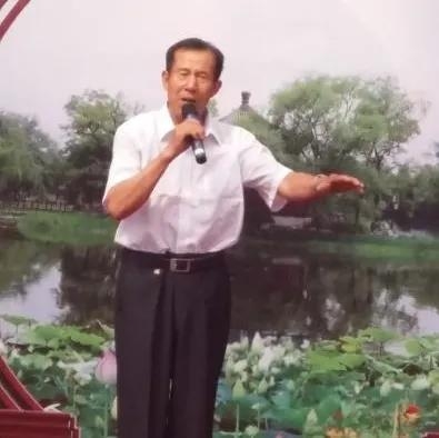 老魏姐夫死了，戲癮一上來，他也唱一段，結果戲班跑了