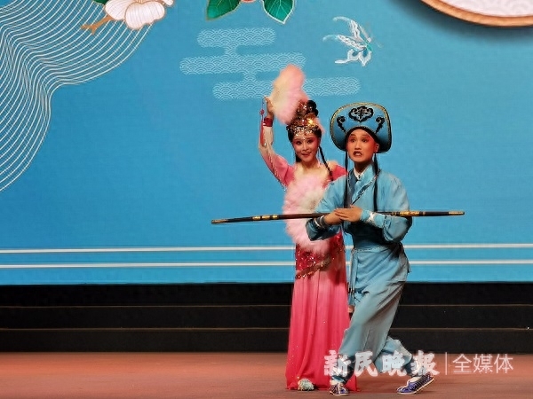 “九州百戲”匯聚復旦相輝堂：14個劇種輪番上演，帶年輕學子領略戲曲之美