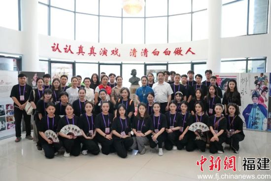 福建芳華越劇院與紹興市越劇團(tuán)開(kāi)展聯(lián)誼交流活動(dòng)