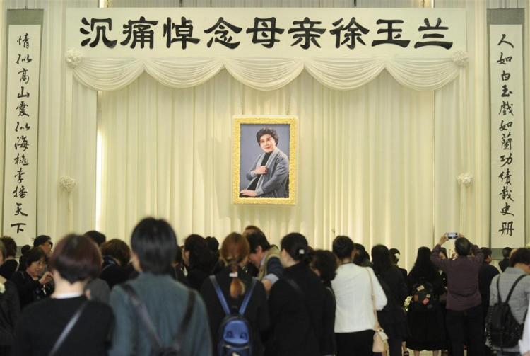 徐玉蘭追悼會今晨舉行，“林妹妹”王文娟連夜手書送“寶哥哥”：“玉蘭大姐您走好”！