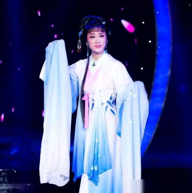 越劇最漂亮的花旦_越劇花旦漂亮的外套裝_越劇花旦名角演員
