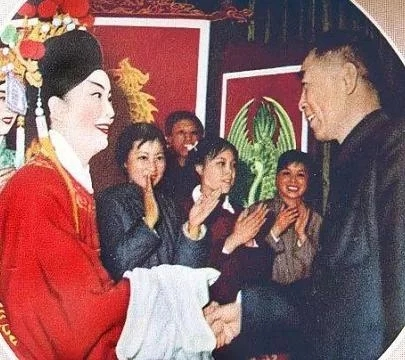 黃梅戲嚴鳳英經(jīng)典原唱_嚴鳳英黃梅戲_黃梅戲嚴鳳英個人資料