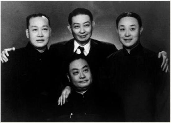 京劇四大名旦的字畫 是消遣也練真功