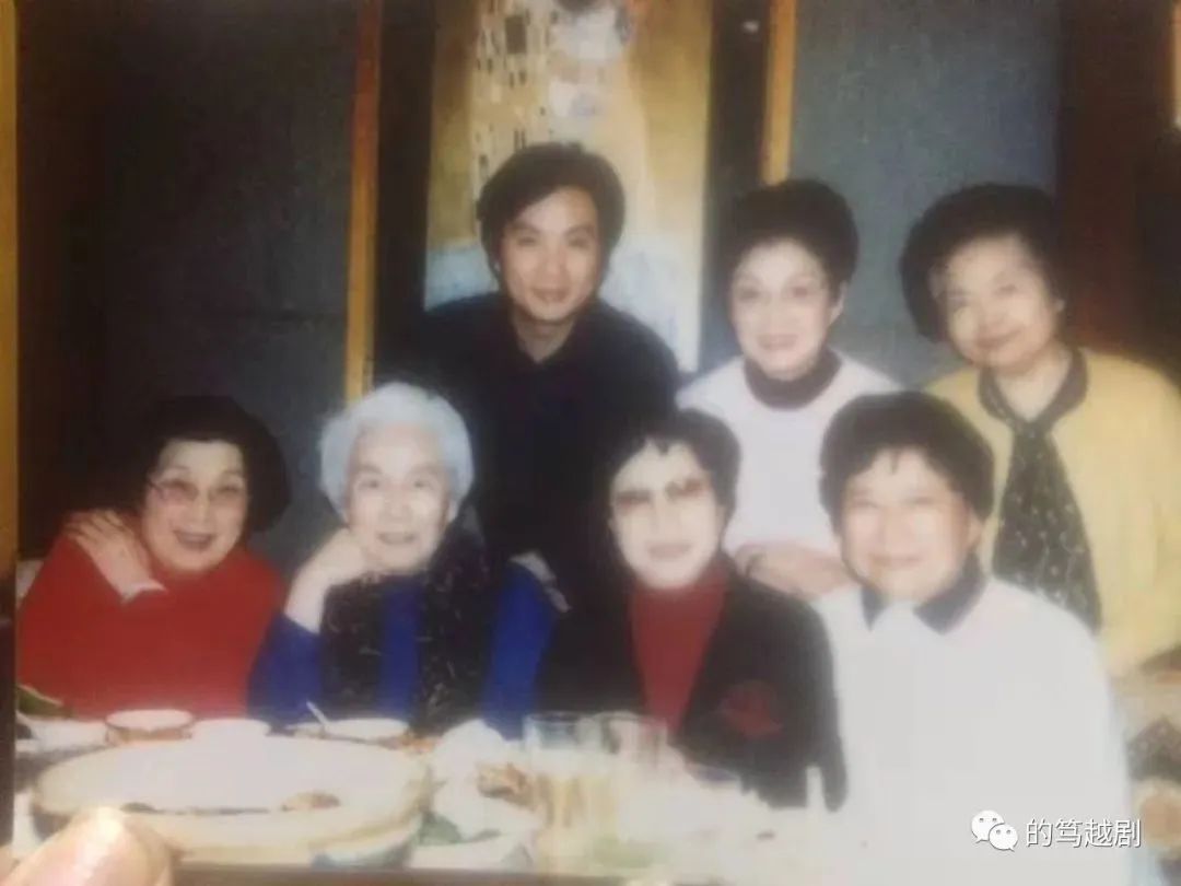 越劇表演藝術家張桂鳳_越劇表演藝術家范瑞娟_越劇表演藝術家