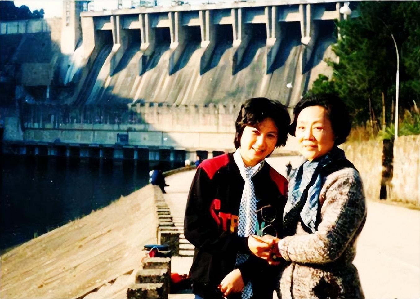 越劇是指_越劇是什么劇種_越劇是哪里的戲劇