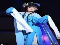 越劇《玉堂春》(越劇玉堂春那一日梳妝來照鏡伴奏)