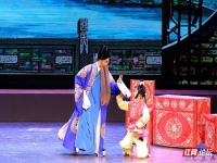 戲曲淚灑相思地簡介(淚灑相思地曲劇淚灑相思地)